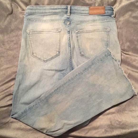 H&M Distressed jeans - Picture 2 of 3